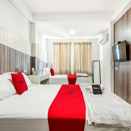 Hotel Reddoorz Near Untag Surabaja Zewnętrze zdjęcie