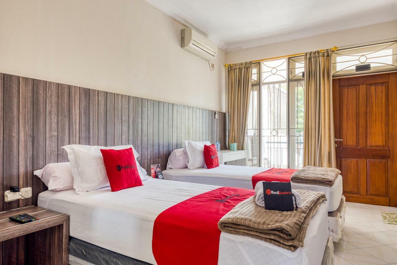 Hotel Reddoorz Near Untag Surabaja Zewnętrze zdjęcie