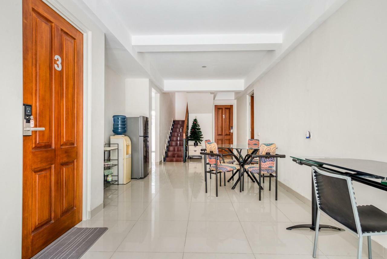 Hotel Reddoorz Near Untag Surabaja Zewnętrze zdjęcie