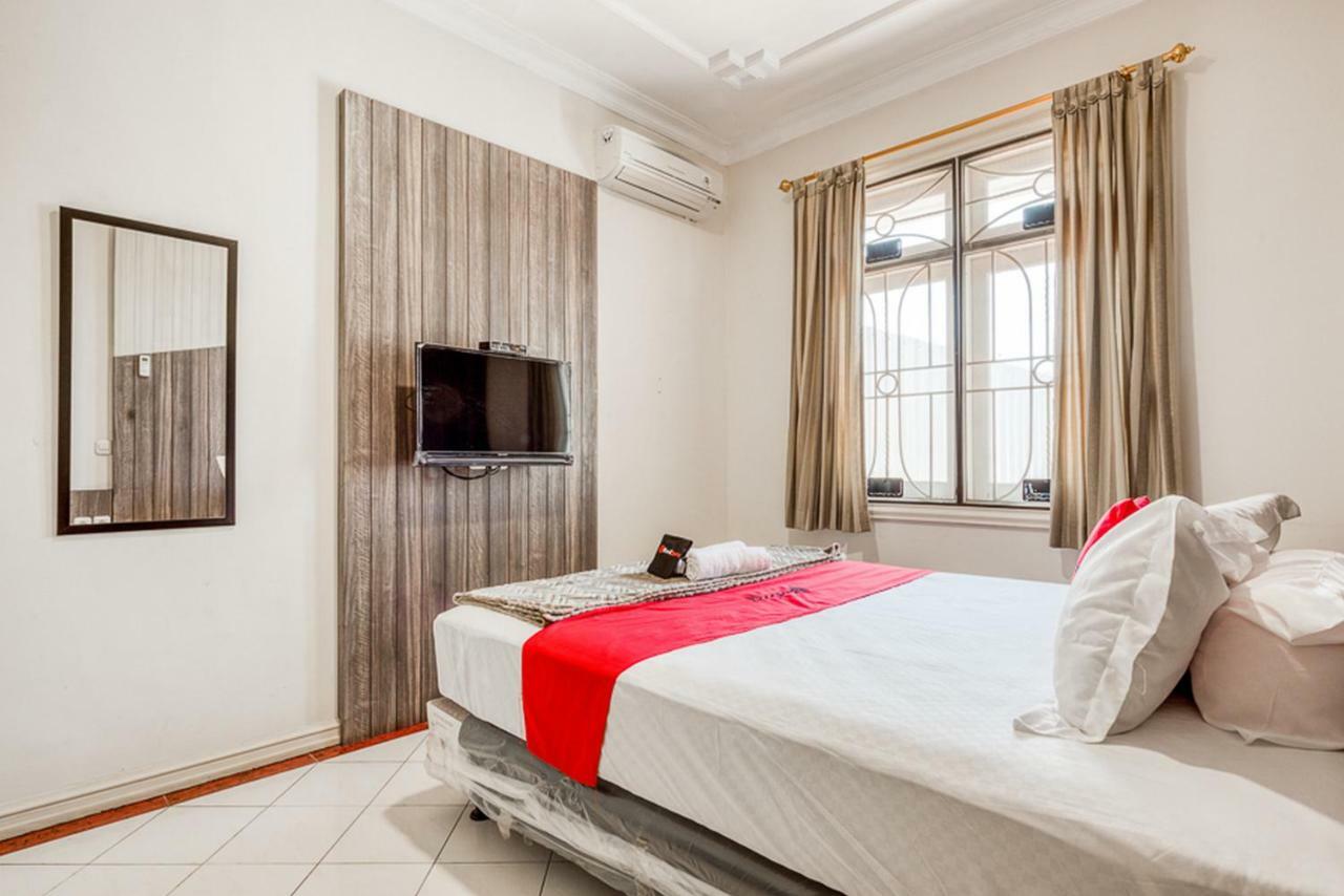 Hotel Reddoorz Near Untag Surabaja Zewnętrze zdjęcie