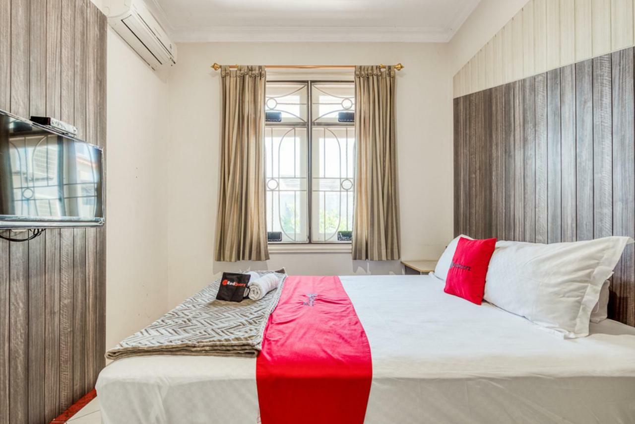 Hotel Reddoorz Near Untag Surabaja Zewnętrze zdjęcie